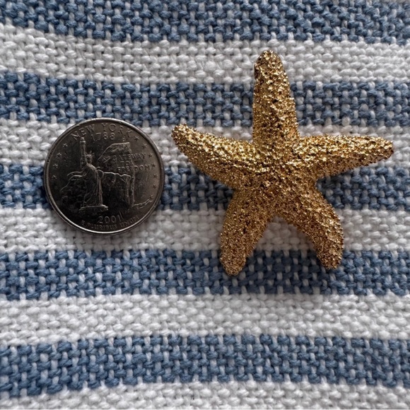 Gold Tone Starfish Brooch - Picture 3 of 3